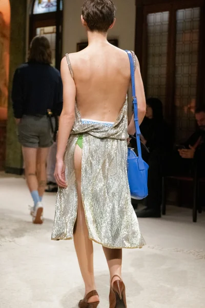 Look 50